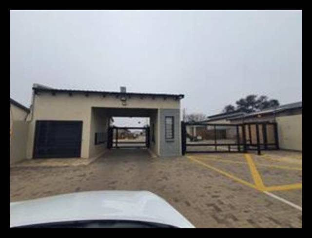 2 BEDROOM CLUSTER FOR SALE IN POMONA